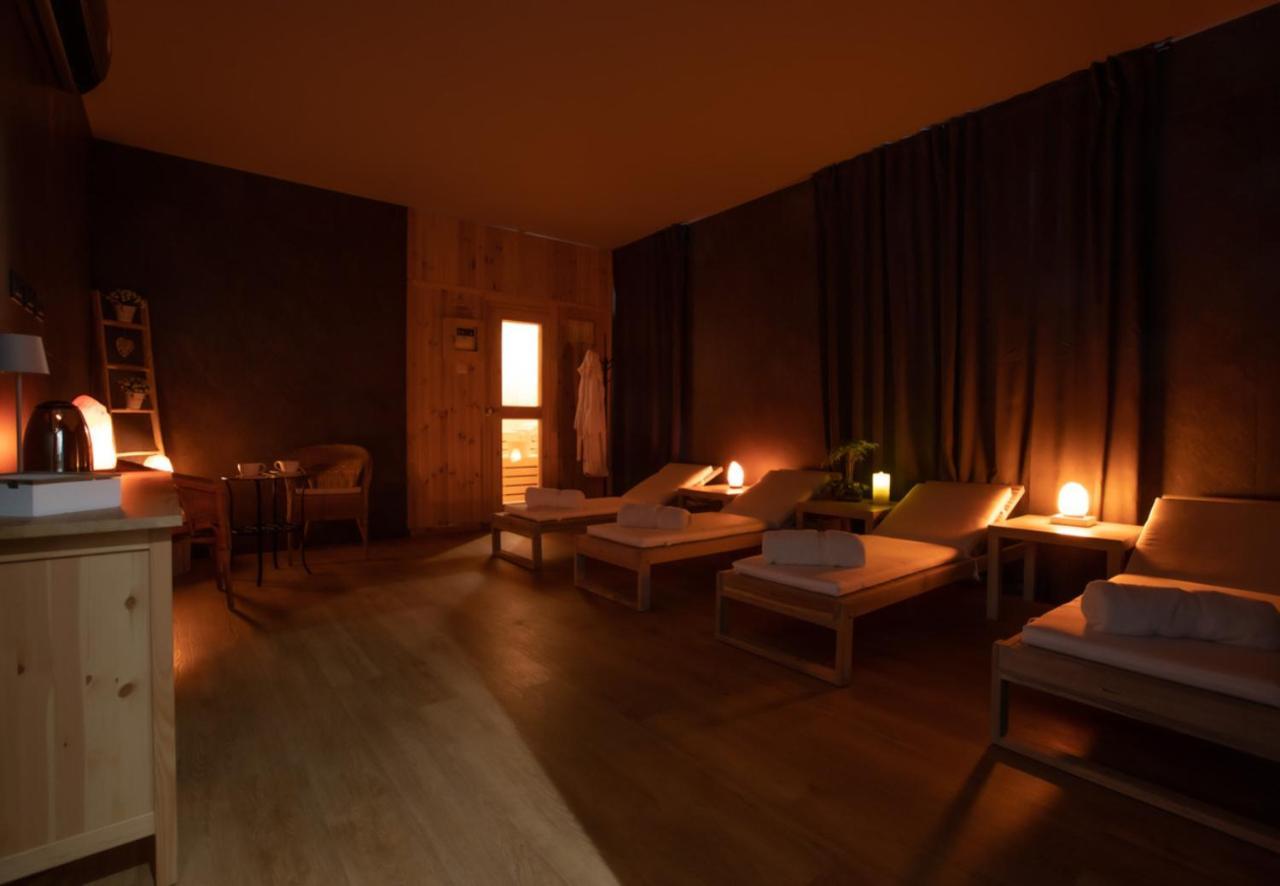 B&B Quattro Stagioni Charme And Wellness Besnate Εξωτερικό φωτογραφία